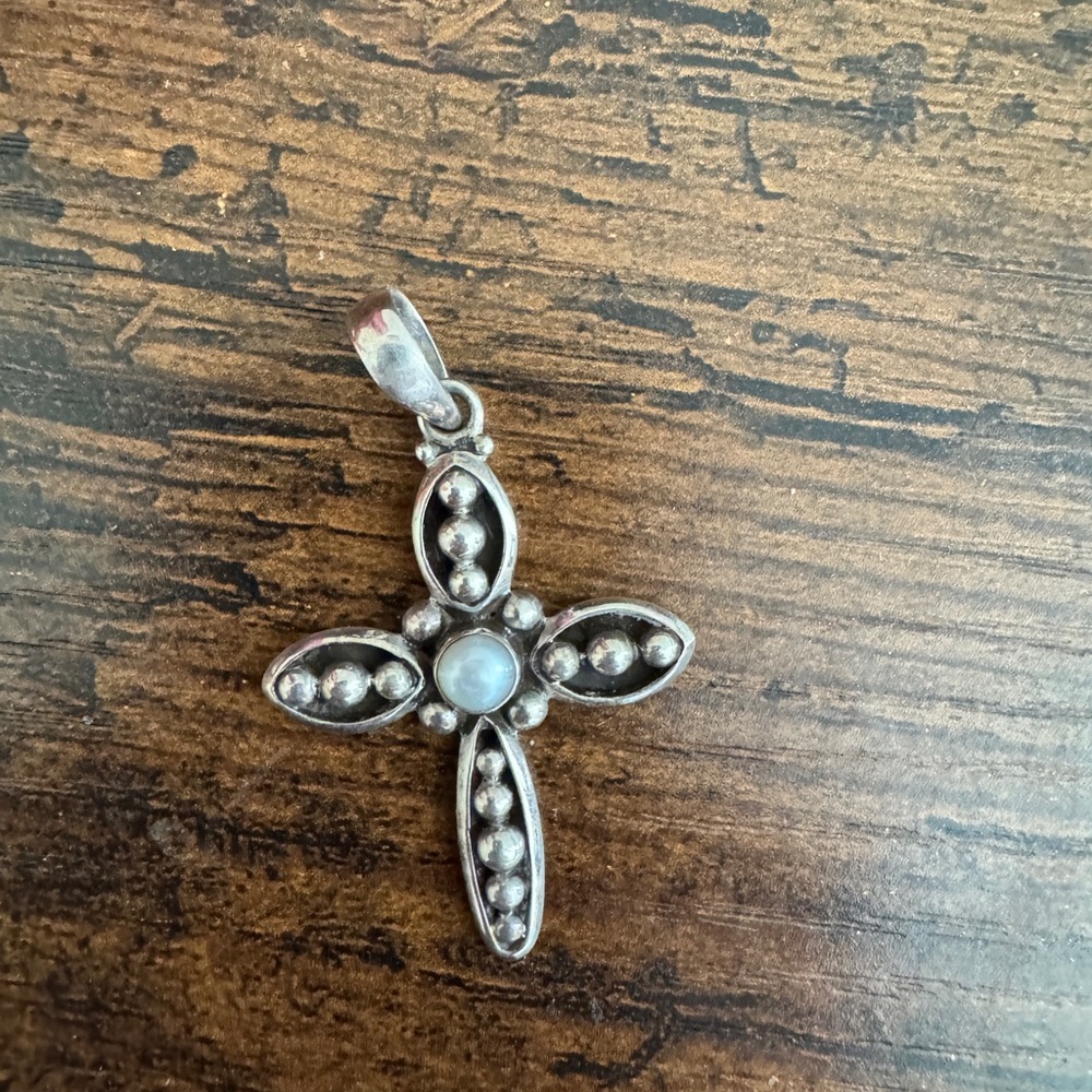Elegant Silver Cross Pendant